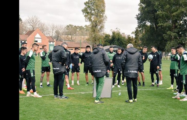 Crespo analiza variantes para recibir a Boca el próximo domingo.