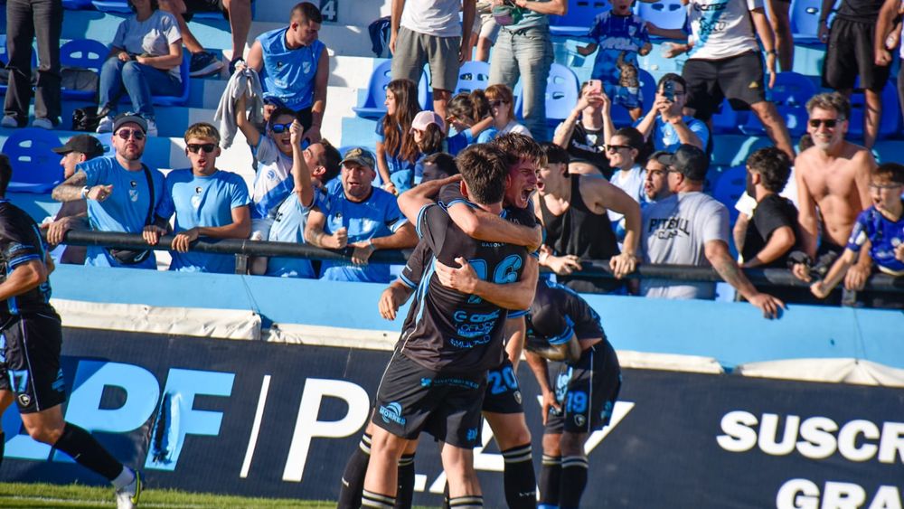 Nicolás Molina busca ganarse un lugar en el ataque de Temperley. Nicolás Molina busca ganarse un lugar en el ataque de Temperley.