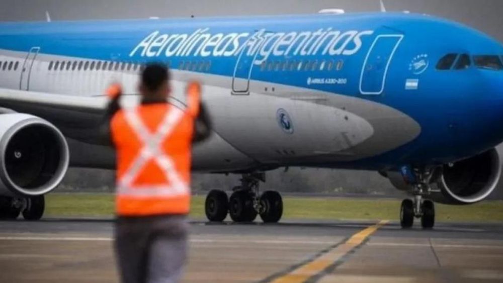 El Gobierno reglamentó la esencialidad de los vuelos.