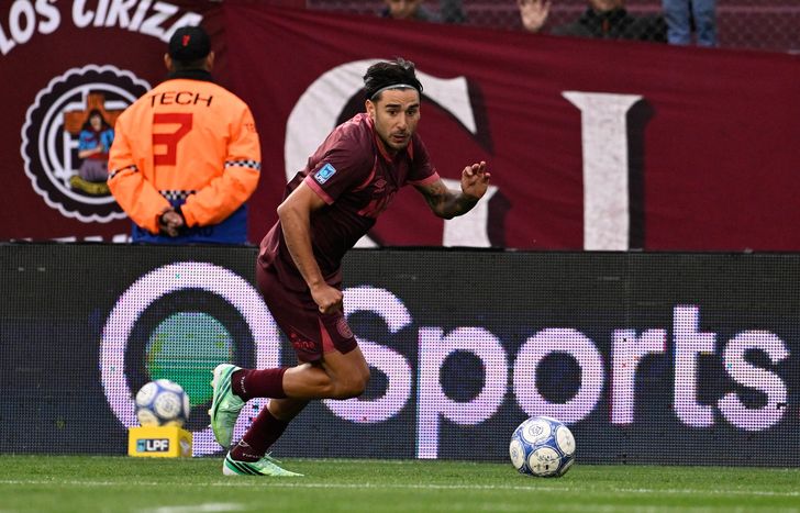 Eduardo Salvio, una de las figuras en la victoria parcial de Lanús.
