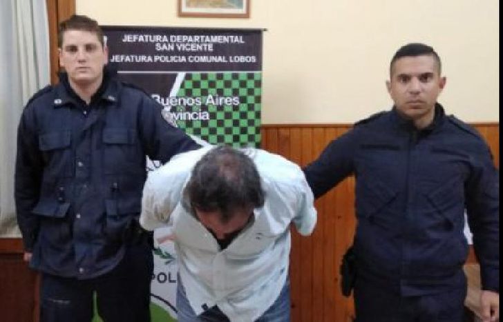 hay un hombre de 52 años detenido por el hecho.