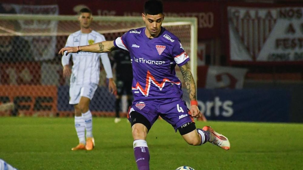 Carrasco se lesionó la rodilla derecha.