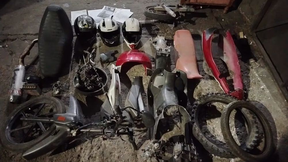 Autopartes incautadas a los delincuentes.