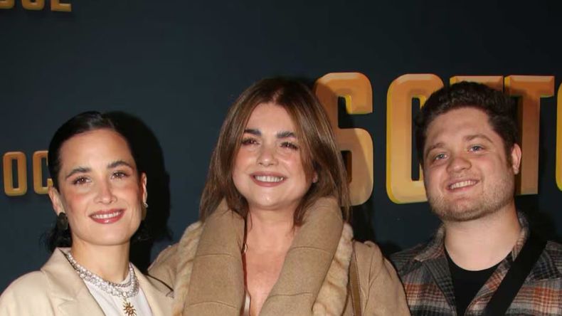 Araceli Gonzalez y sus hijos. 