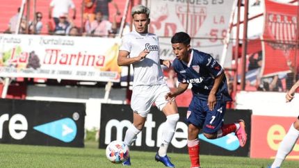 Luis Pérez sacará el remate que controlará el arquero. Luis Pérez sacará el remate que controlará el arquero.