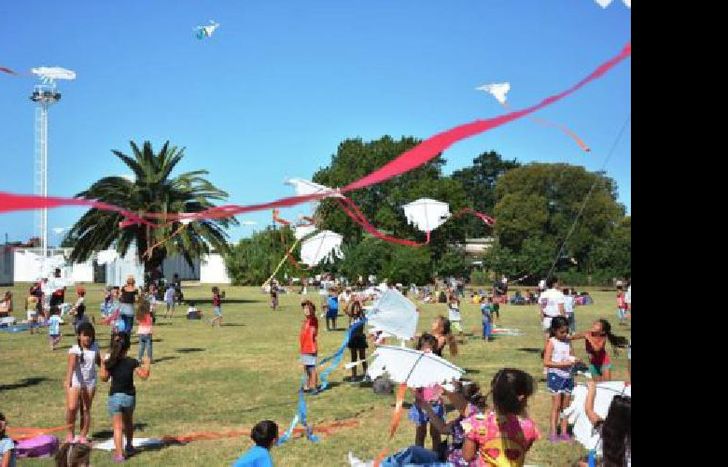 el cielo se llenó de color.