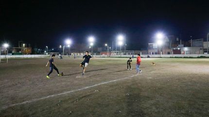 Instalaron luminarias en canchas de 11.