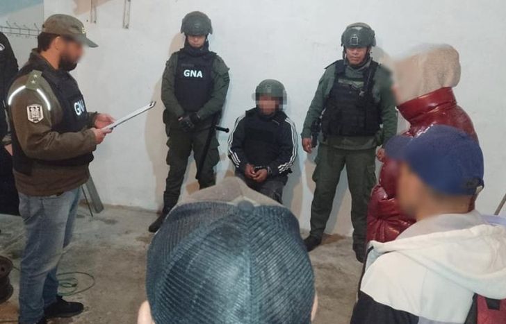 El momento de la detención del prófugo, en Budge.