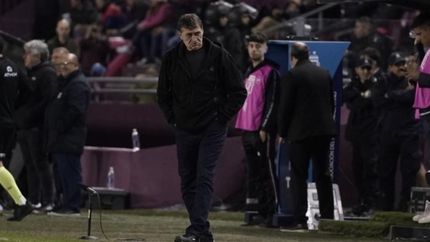 Julio César Falcioni se enfrenta nuevamente ante el Granate. Julio César Falcioni se enfrenta nuevamente ante el Granate.