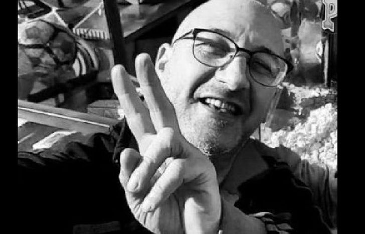 Trabajaba como periodista en una radio quilmeña y vendía pochoclos en una plaza.