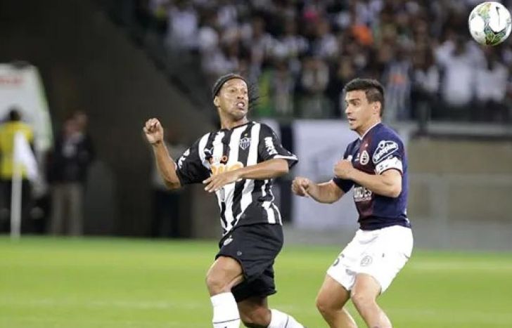 Ronaldinho y Maxi Velázquez.