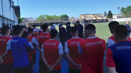 Matías De Cicco fue presentado como nuevo DT de Talleres. Matías De Cicco fue presentado como nuevo DT de Talleres.