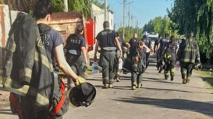 La imagen de los bomberos volviendo de un incendio.