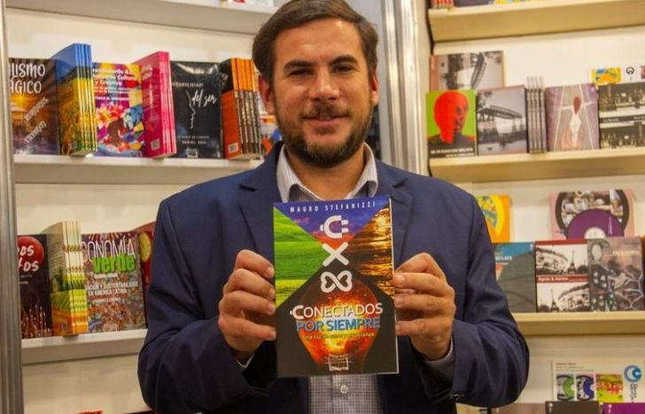 Estuvo en abril y hoy vuelve a la feria del libro.