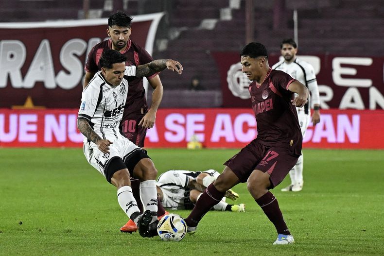 Lanús tuvo el protagonismo, pero no pudo reflejarlo en el marcador. Lanús tuvo el protagonismo, pero no pudo reflejarlo en el marcador.