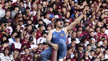La gente de Lanús promete copar Asunción del Paraguay.