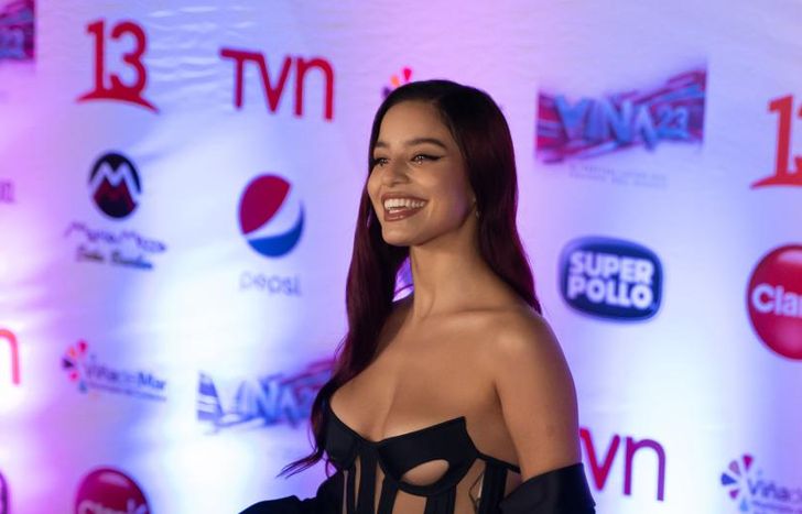 Lookazo de la artista.