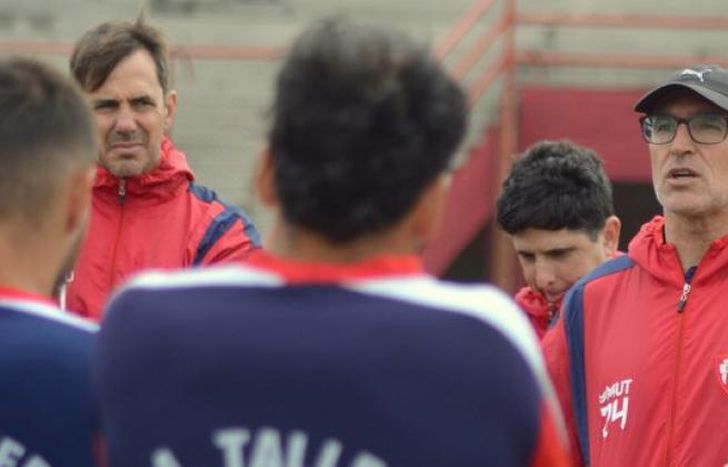 Fabián Lisa trabaja en la conformación del plantel.