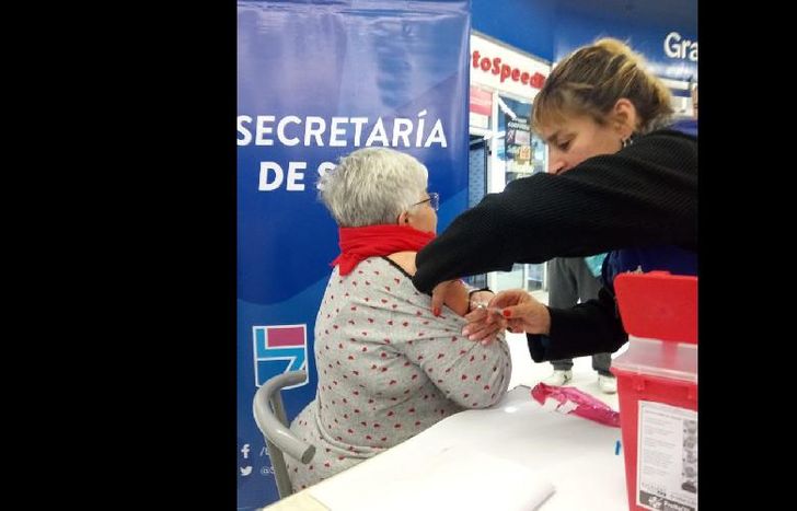 el sarampión es altamente contagioso, por eso la importancia de aplicarse la vacuna.