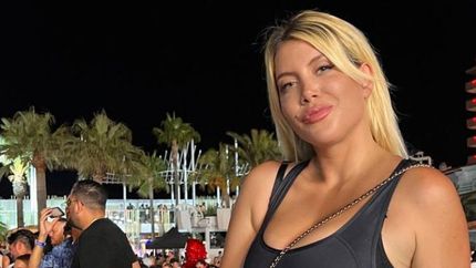 quien es el hombre que le beso las lolas a wanda nara en ibiza