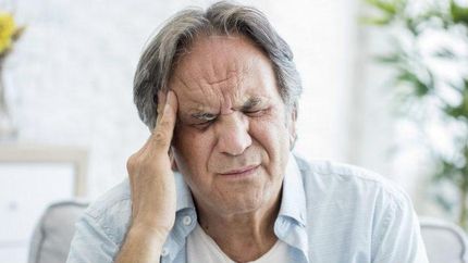 Puede iniciar con un fuerte dolor de cabeza.