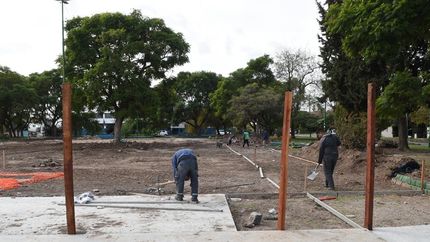 Avanza la obra en la Plaza 17 de Agosto, en Centenario.