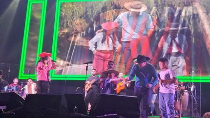 Luiam representó a Fiorito y a Buenos Aires en el show del artista salteño.