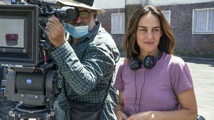 Directora, en plena tarea.