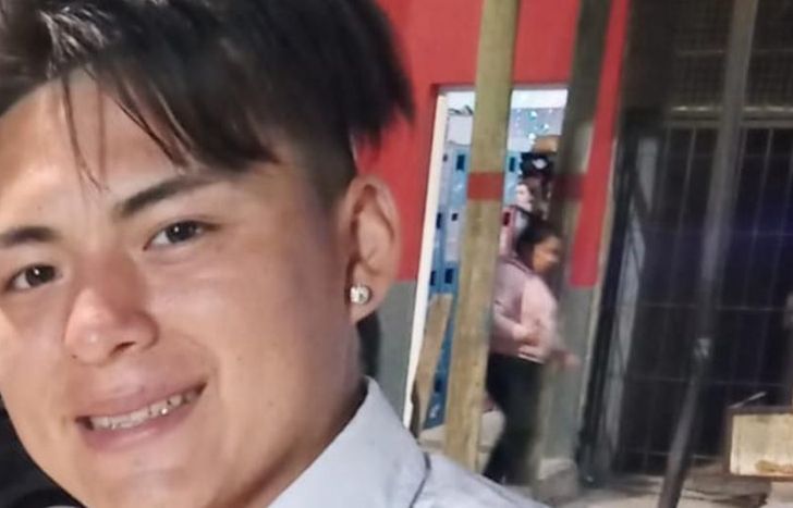 El joven que iba en moto perdió la vida en la escena del hecho.