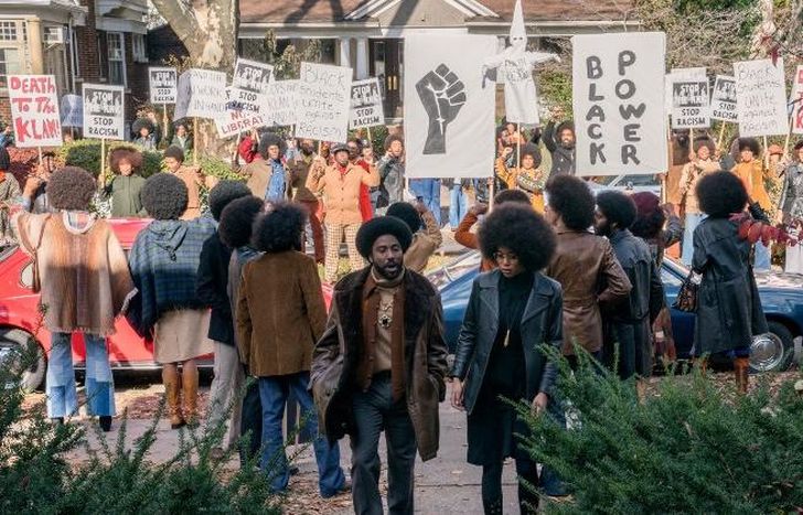 Ambientado en los 70.