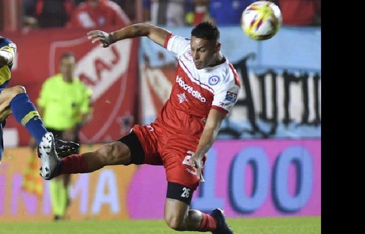 Carlos Tevez tuvo un buen partido y asistió en varias oportunidades a sus compañeros.