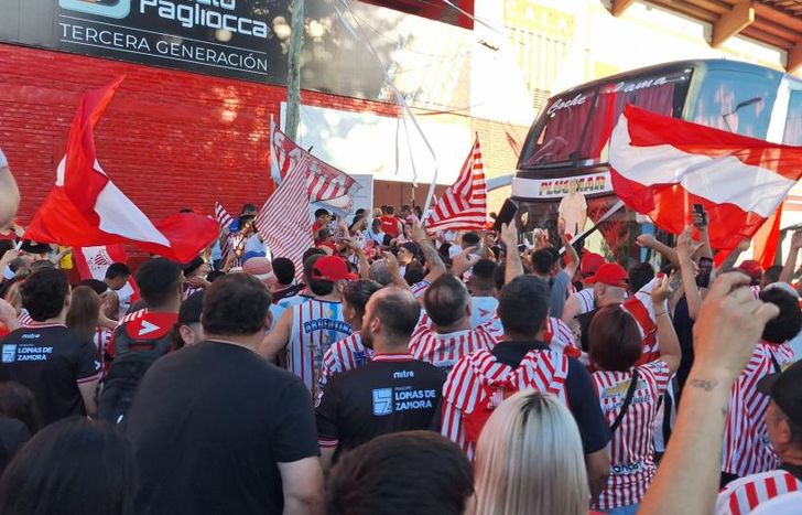 Hubo un centenar hinchas en el estadio Gallardón.