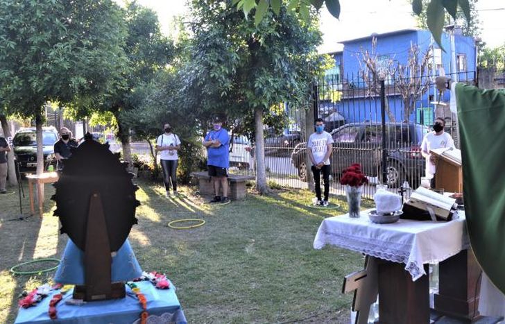 Las misas al aire libre podrán tener hasta 50 personas.