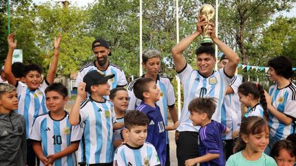 este sabado, la copa del mundo estara en el parque eva peron
