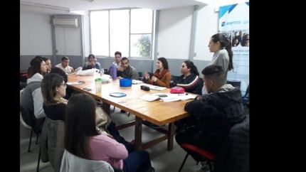 Cómo confeccionar un currículum y cargarlo en las páginas web de búsqueda de empleo son algunos de los ejes principales.