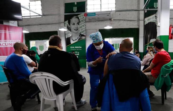 Hay vacunación libre para todas las personas mayores de 18.