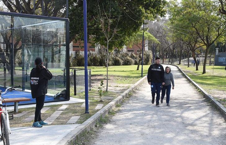 Para estar al aire libre, habrá que ponerse un buzo.