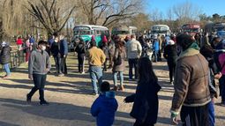Cientos de vecinos pasaron a visitar la muestra solidaria.