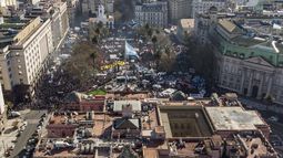 Una multitud se acercó a la Plaza de Mayo en apoyo a Cristina Kirchner.