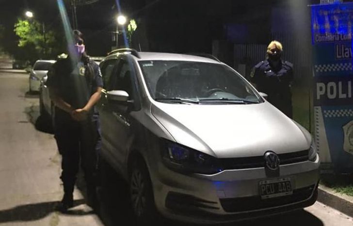 El auto en el que se movilizaban los delincuentes.