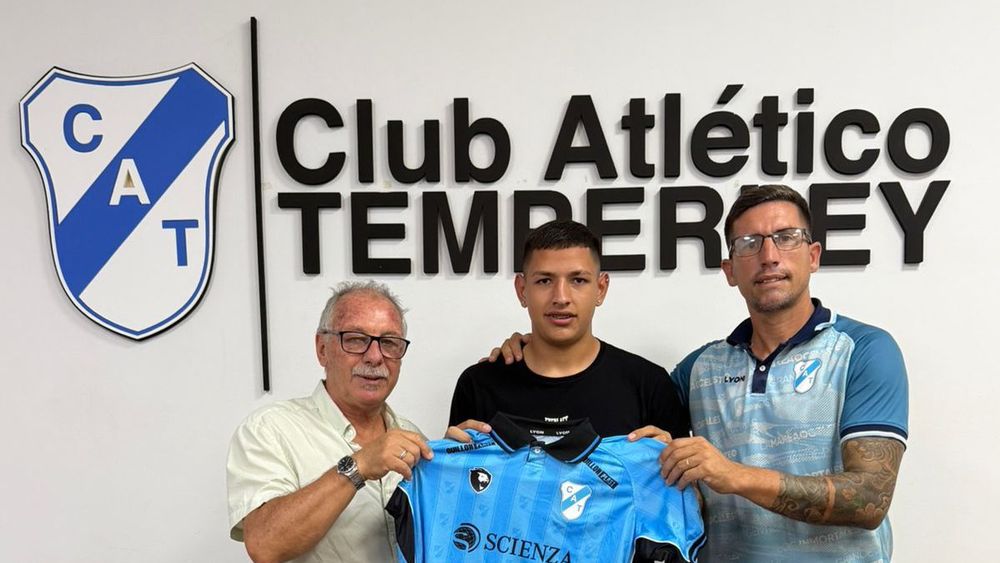 Nicolás Ávalos firmó su primer contrato como profesional en Temperley. Nicolás Ávalos firmó su primer contrato como profesional en Temperley.