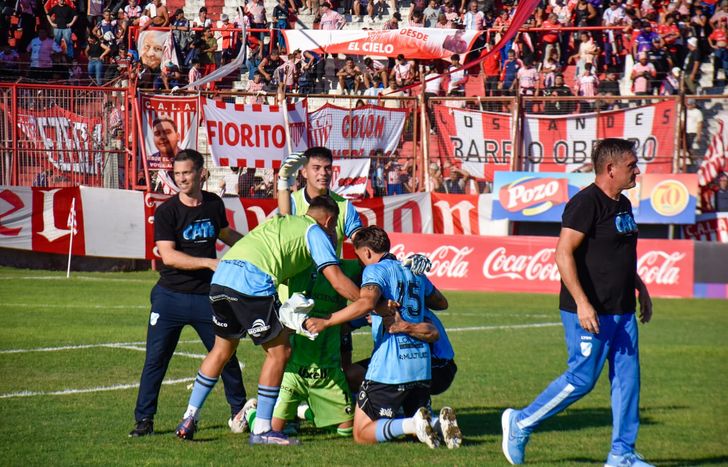 El festejo de Temperley en el clásico del sur.