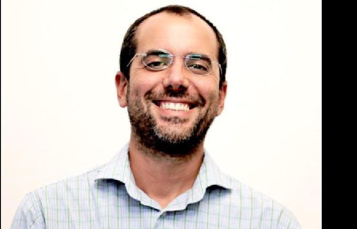 en su obra analiza cómo “en la Argentina se repiten tanto los ciclos económicos, como los políticos.