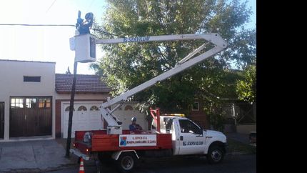 refuerzan la seguridad con el arreglo de luces en las calles de lomas