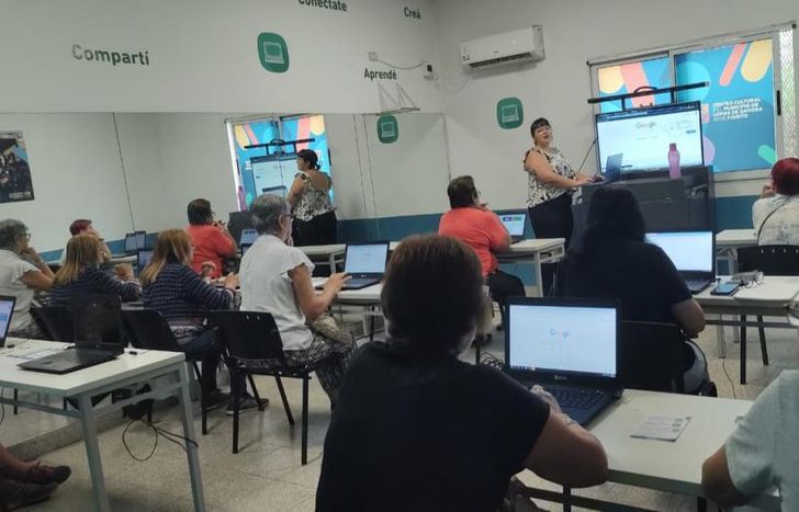 Las clases están a cargo de un equipo de docentes.