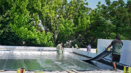 Se están haciendo obras en escuelas de las 14 localidades de Lomas de Zamora. Se están haciendo obras en escuelas de las 14 localidades de Lomas de Zamora.