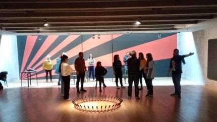 El grupo ya ensaya y se prepara para lo que será su presentación.