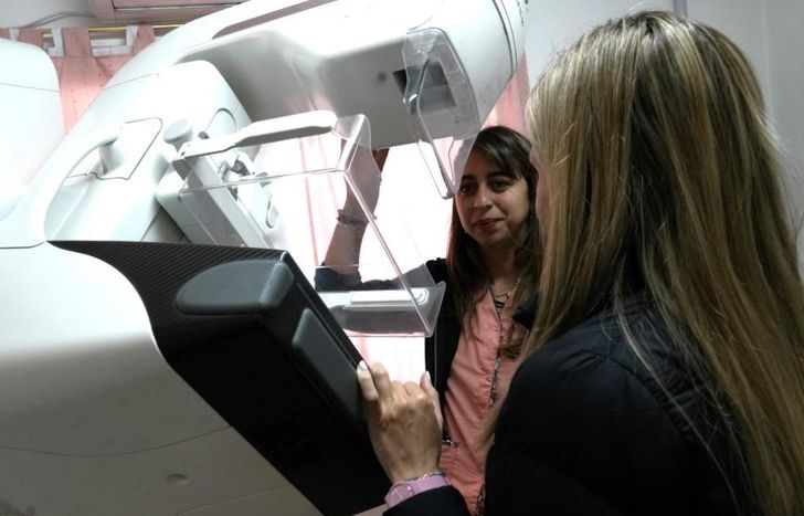 Los centros de salud tienen mamógrafos de última tecnología.