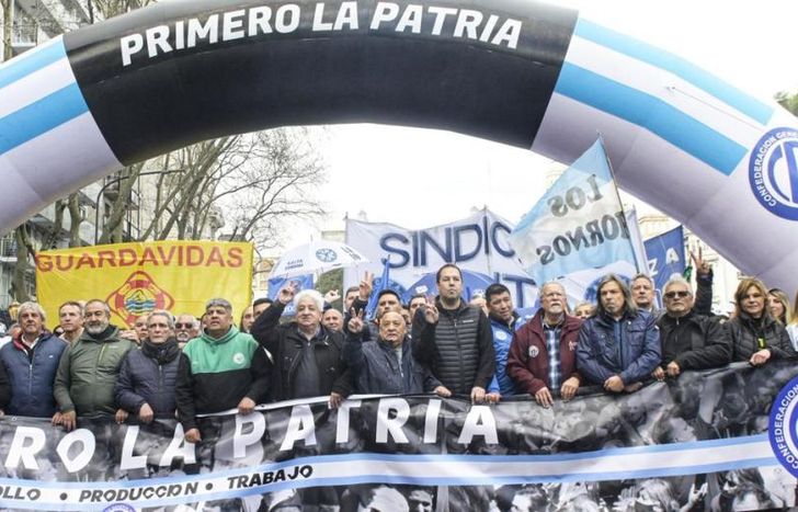 Convocaron a partir de las 10 en la avenida Independencia y Defensa.