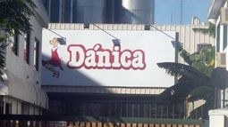 Llavallol: los trabajadores de Dánica protestan ante el cierre de la fábrica.